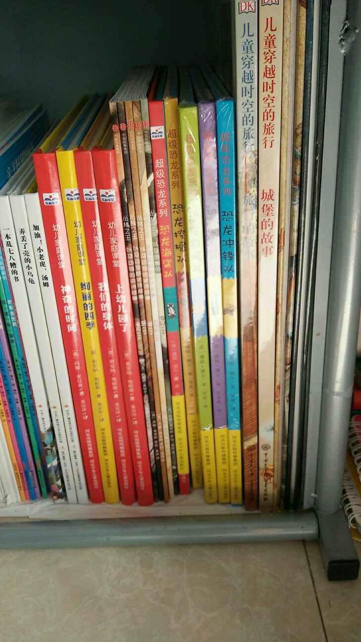 很好的书,买了好多囤着,感谢成就了一个又一个家庭图书馆,让孩子们爱上阅读,让家长和孩子有这段快乐时光