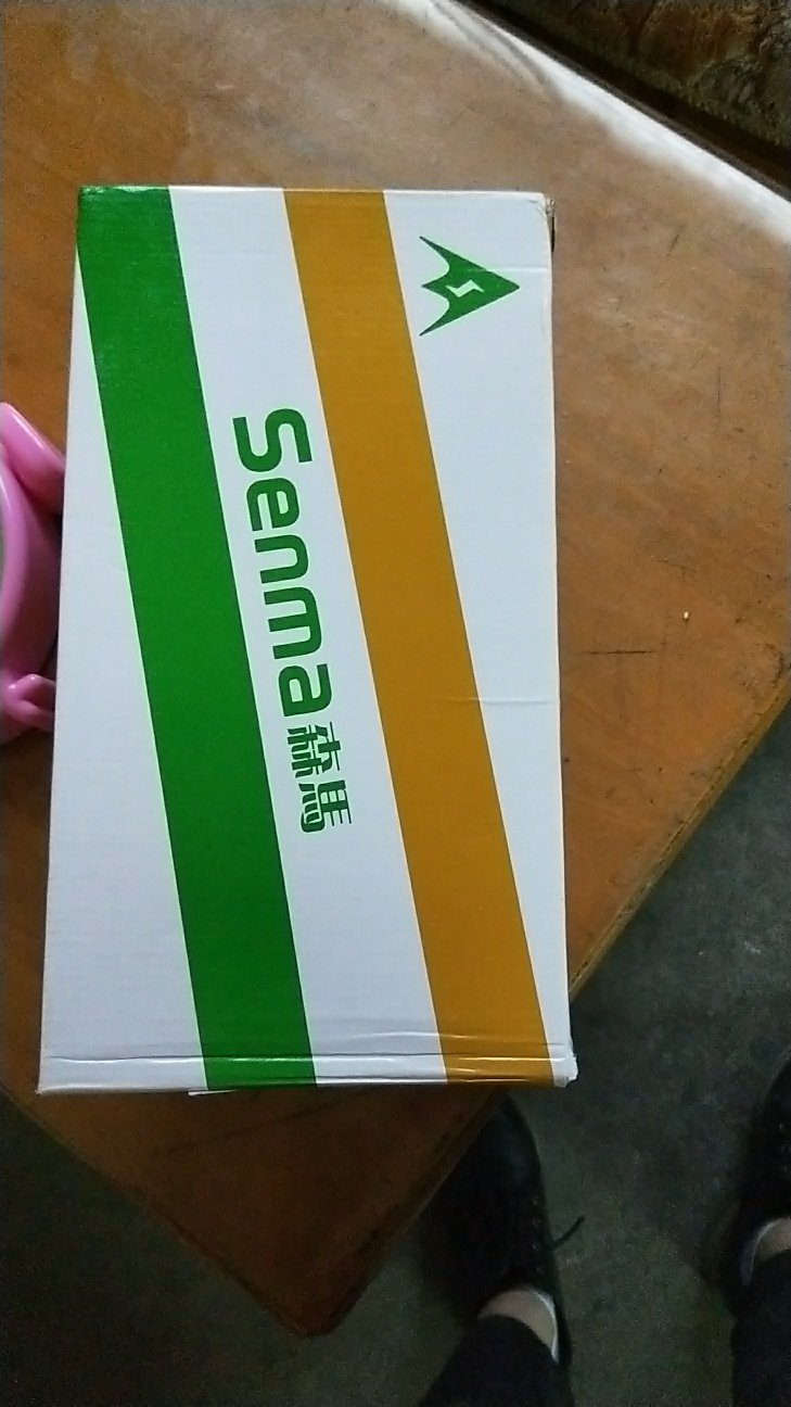 老公说刚刚合脚,还很轻便,他很喜欢