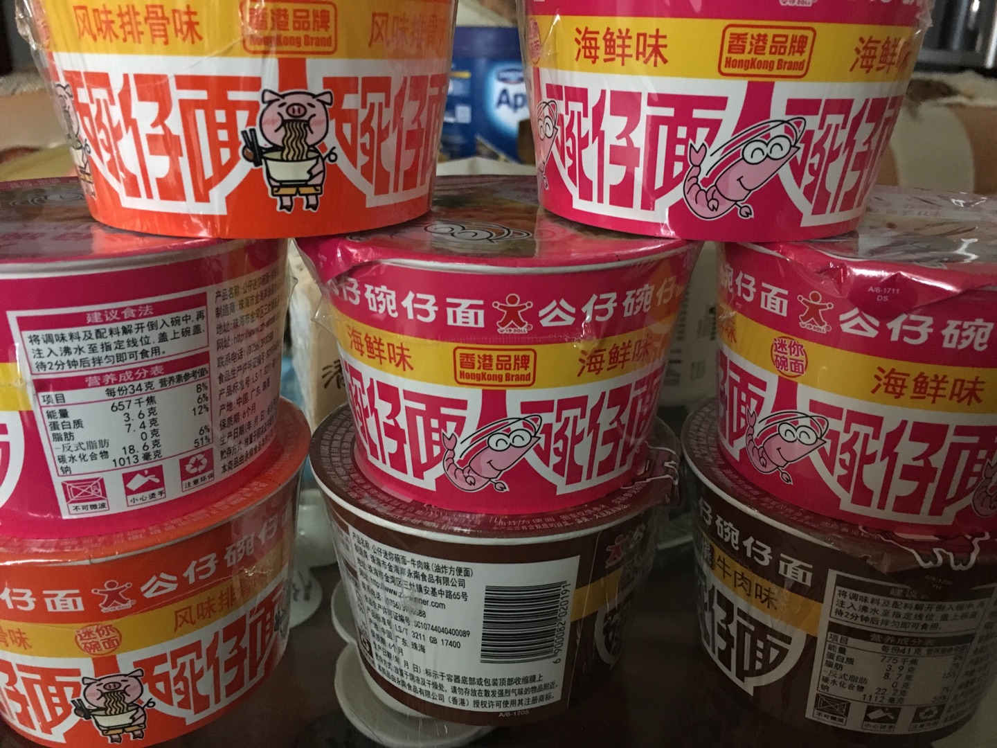 送货很快,很小桶,要吃3桶才会饱吧!
