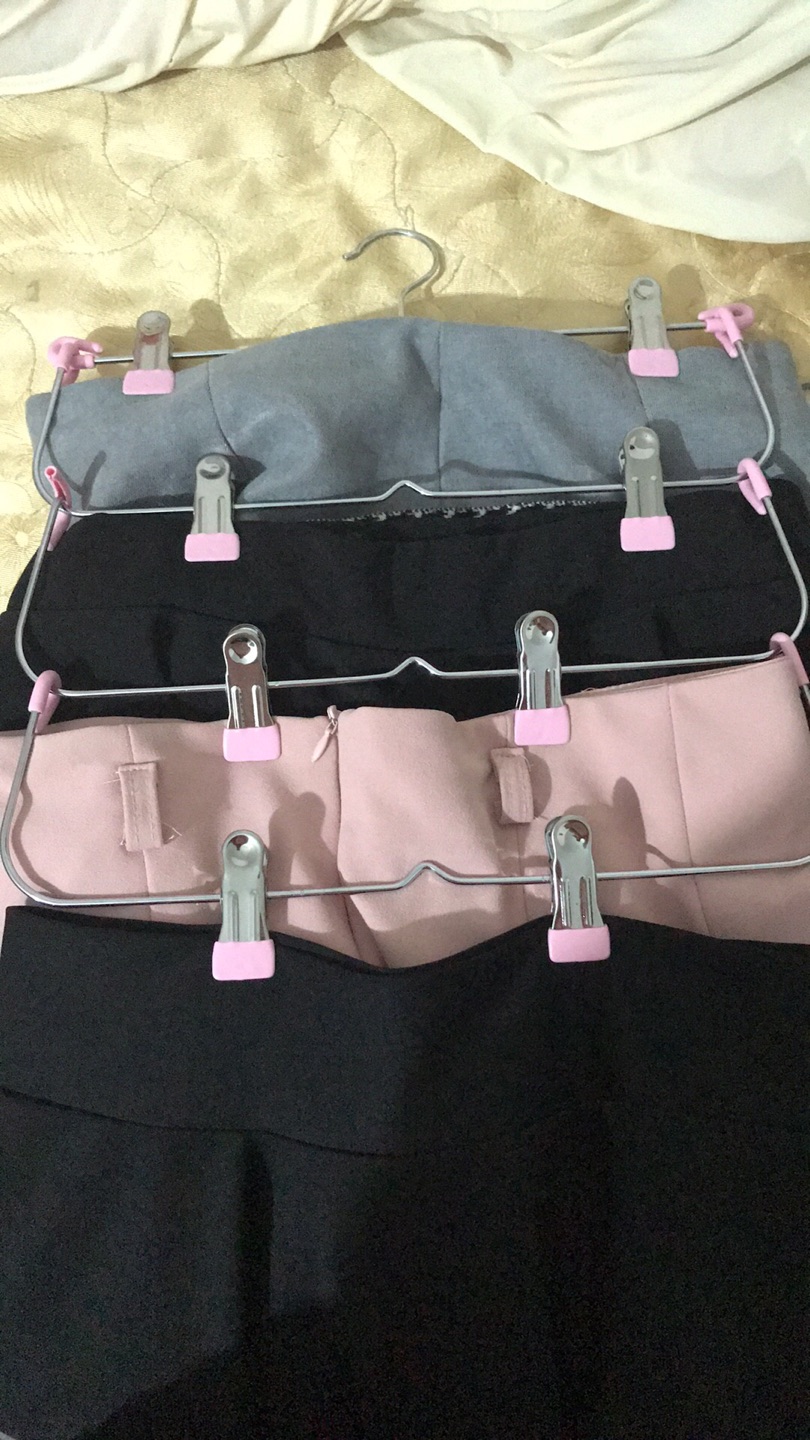 这个衣架真的很实用,很方便,省了衣架也省了空间