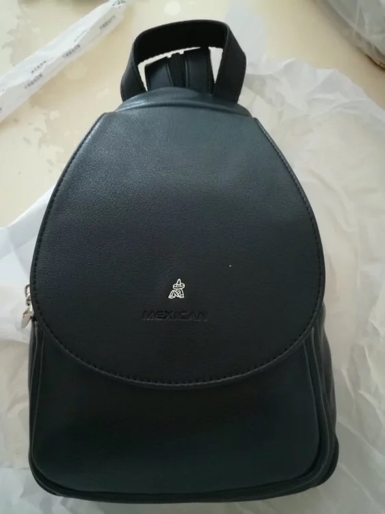 买来送给朋友的礼物,物流速度快,包包大小也合适,相信的品质