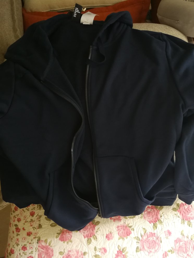 衣服很好,穿着很合适,应该是正品,很舒服,一直信赖