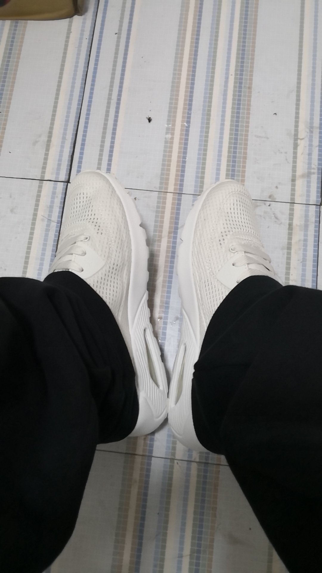 鞋子很好,很轻,很满意