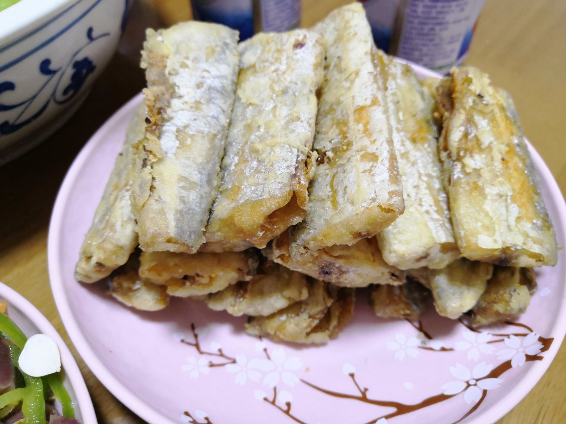 还不错,不是细瓷,但是好看,小巧
