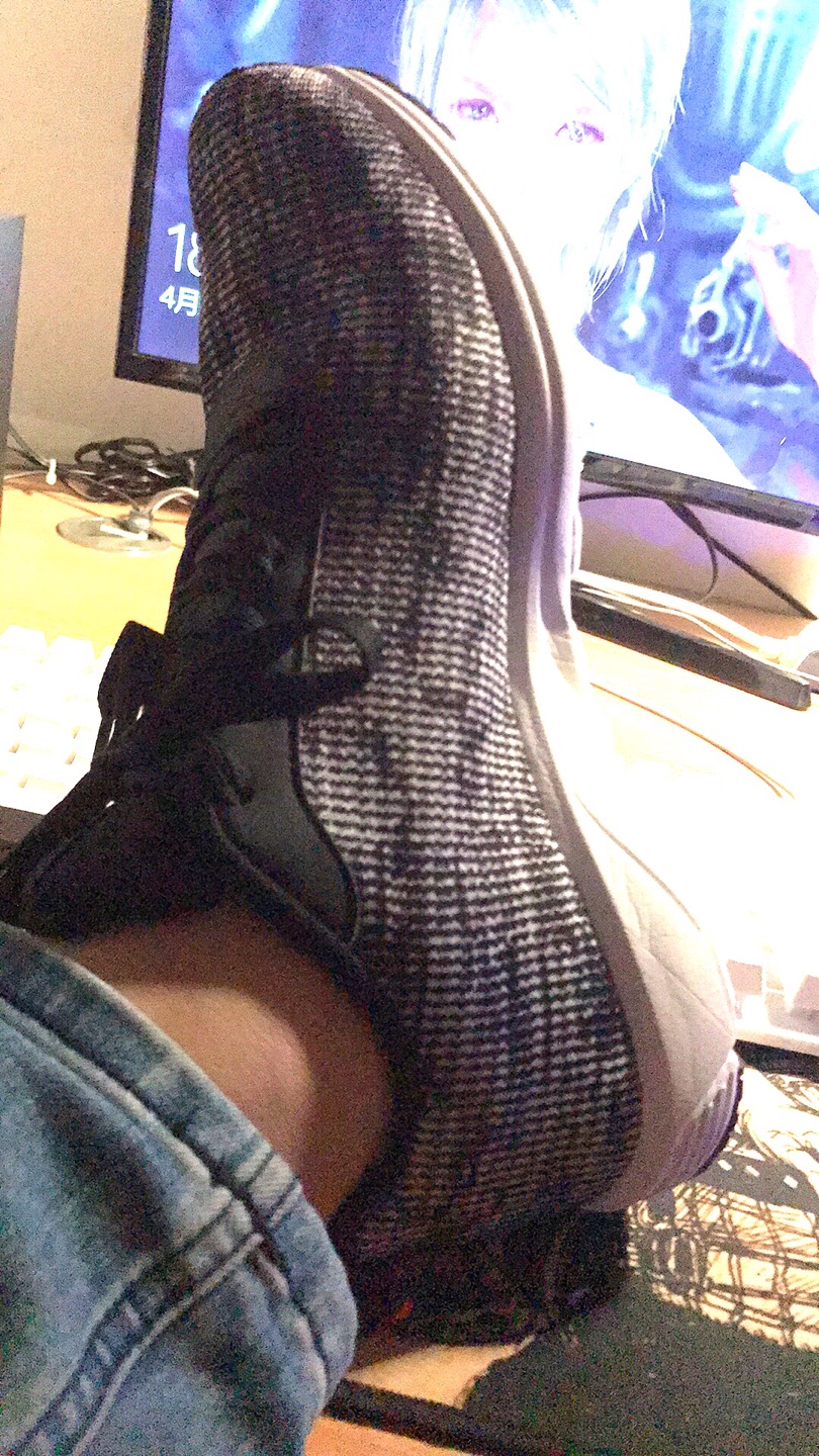 新鞋子不错,这价格差不多。很透气