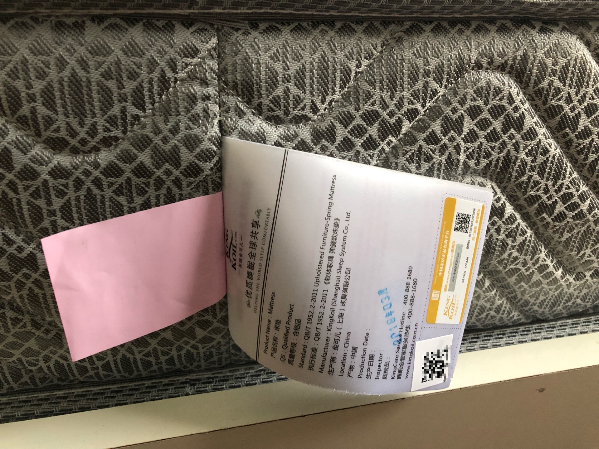 觉得希尔顿的床舒服,特意掀开人家床笠看了一下牌子,此款比希尔顿的稍微硬一点,不过睡觉一样舒服,完美支撑身体每个部位。客服,我不是坏人,你不?微信我怎么领枕头呢?