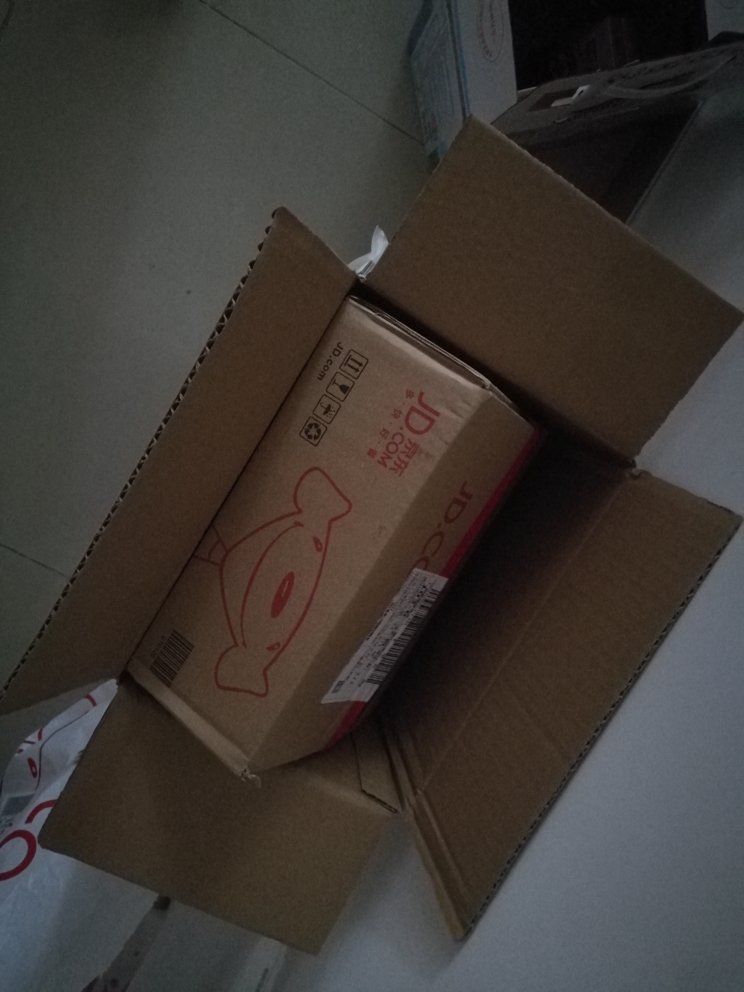 还可以,还没拆开喝,凑单买的,希望好喝,后面是粘贴的,不要看很不错,孩子很喜欢,没有味道,塑料质量还可以,不够结实,不过这个价格也可以了,很不错,孩子很喜欢,没有味道,塑料质量还可以,不够结实,不过这个价格也可以了,