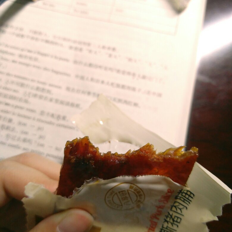 好吃,不干,很香,emmm,就普通肉脯味