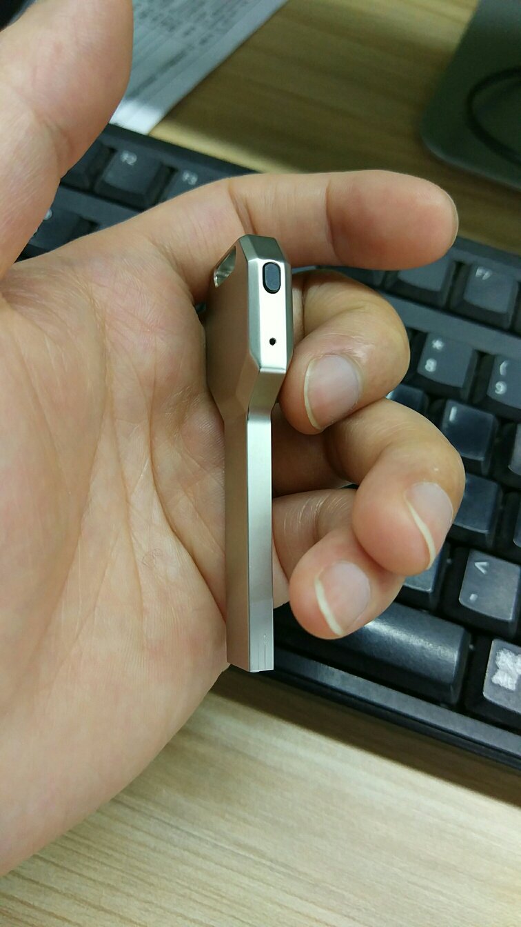 很满意,使用简单,录音效果也不错,关键完全就像一个装饰品,质感也很好。