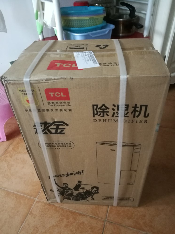 使用了几天,感觉开着机器,空气比较舒适,但也没有抽出什么水,等梅雨季节来了,体验会准确一点。