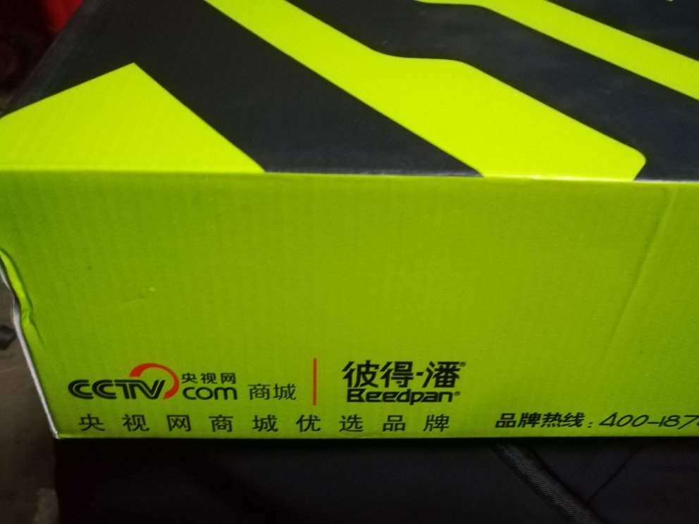 小孩子说喜欢,买大了再换货中。个人觉得有点硬