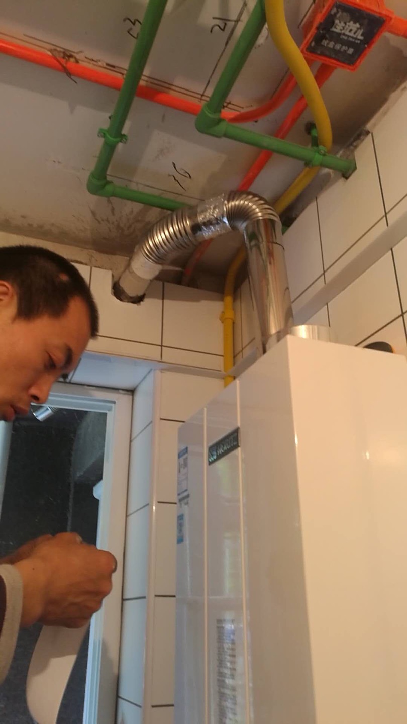热水器是朋友推荐的品牌,外观好看,静音效果好。如果用的好会推荐身边人都来使用能率的!