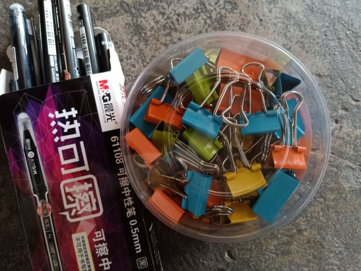 收到了,夹子大中小各种型号都有,不错的!!