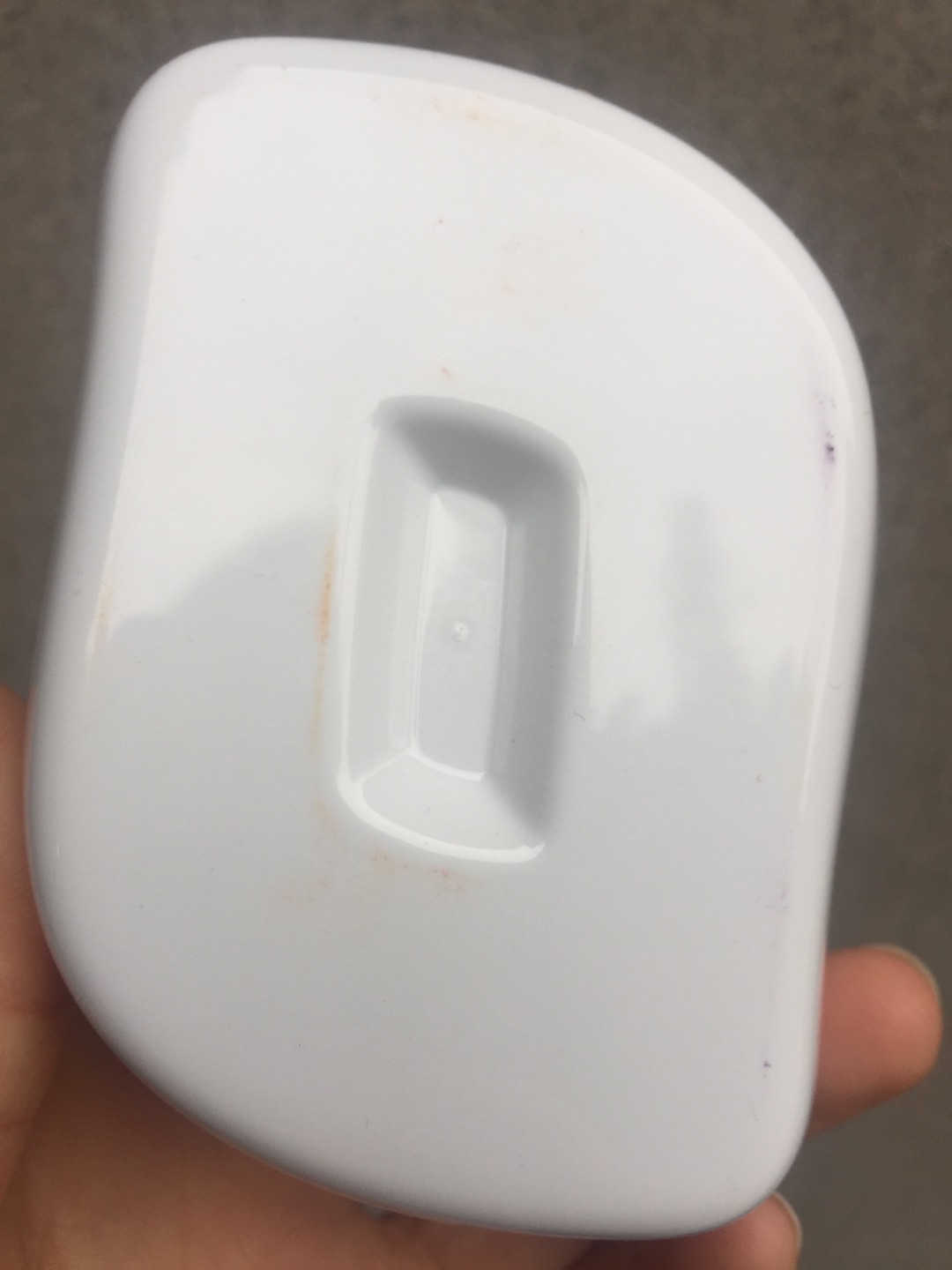 收到底部就是被磨花了的,而且还擦不干净,不知道是不是正品
