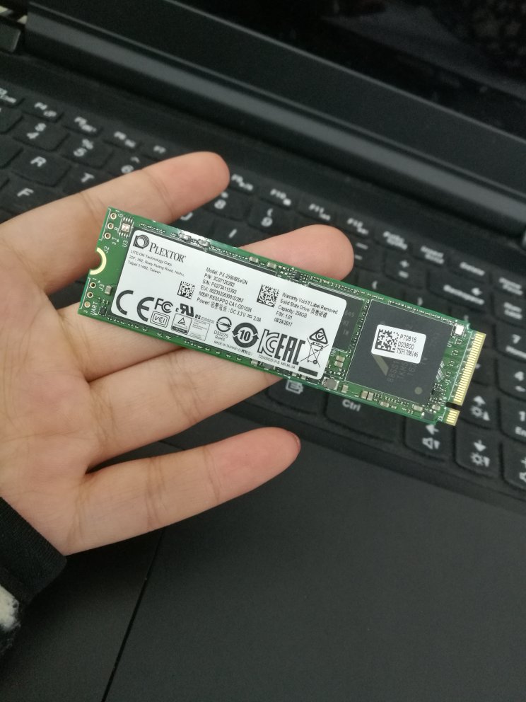硬盘不错 速度很快 内存大小也够用