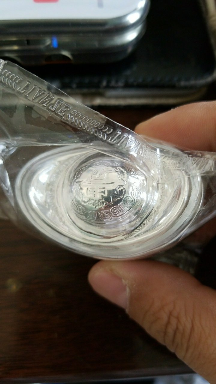 一开始送过来没有确认收货,看包裹里面也没有发票,以为没有开发票,后来收货之后看到有电子发票,真是吓一跳,东西挺沉手的,真假未知,就当一个手把件吧反正也不值多少钱。