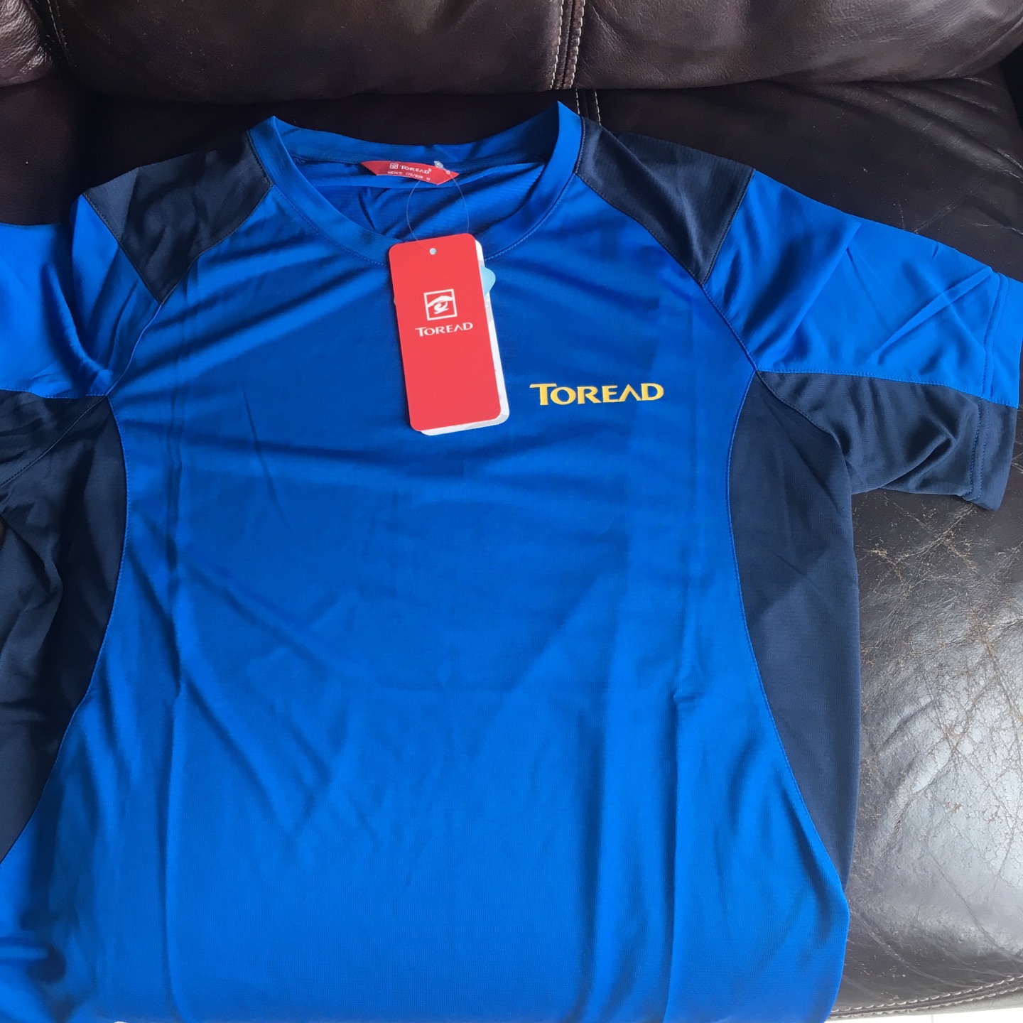 衣服质量很不错!衣服很舒服!物流速度很快!不错不错!