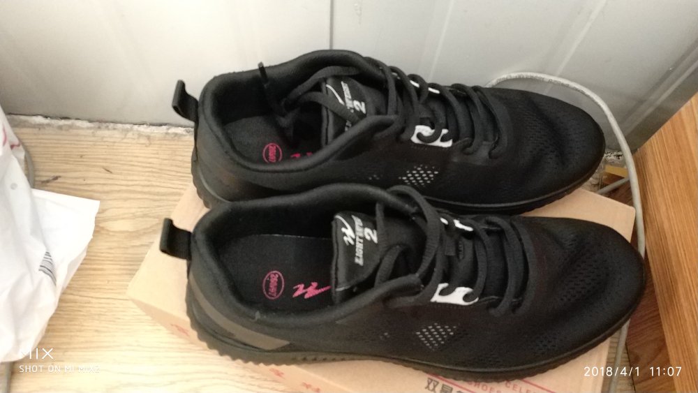 不错,很轻,底子软,穿着舒服
