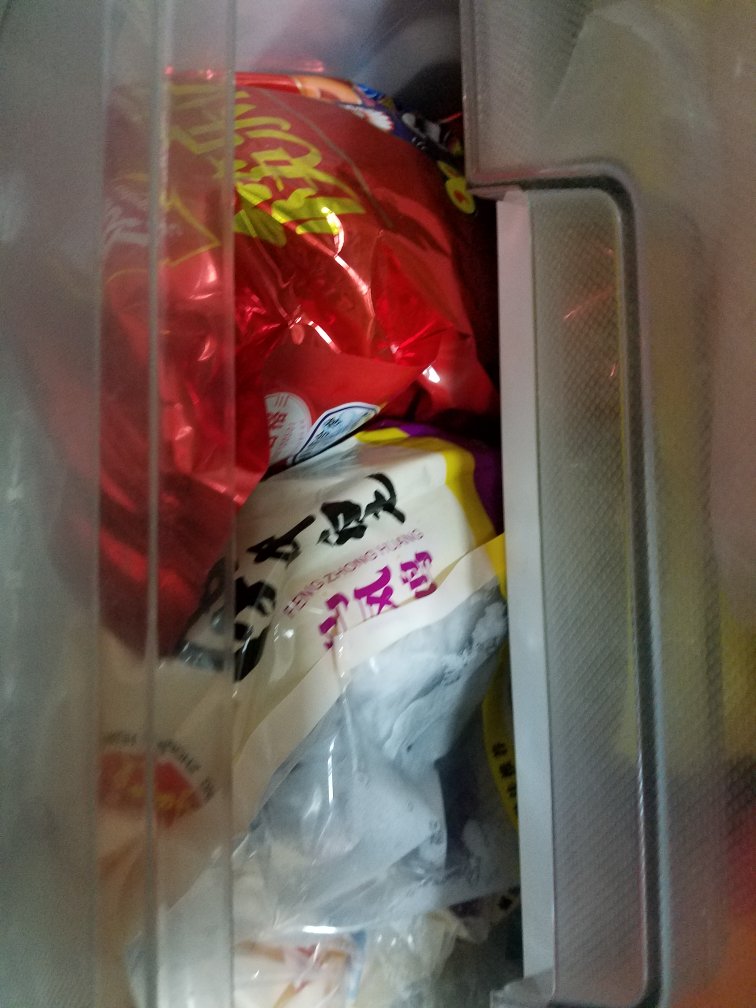 已经放进冰箱了,送货的时候有专门的冷藏箱