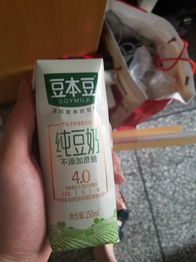无糖类的虽然没什么好喝的味道,但是营养健康的都这样,可以理解。最近春天很适合减肥控制饮食的人