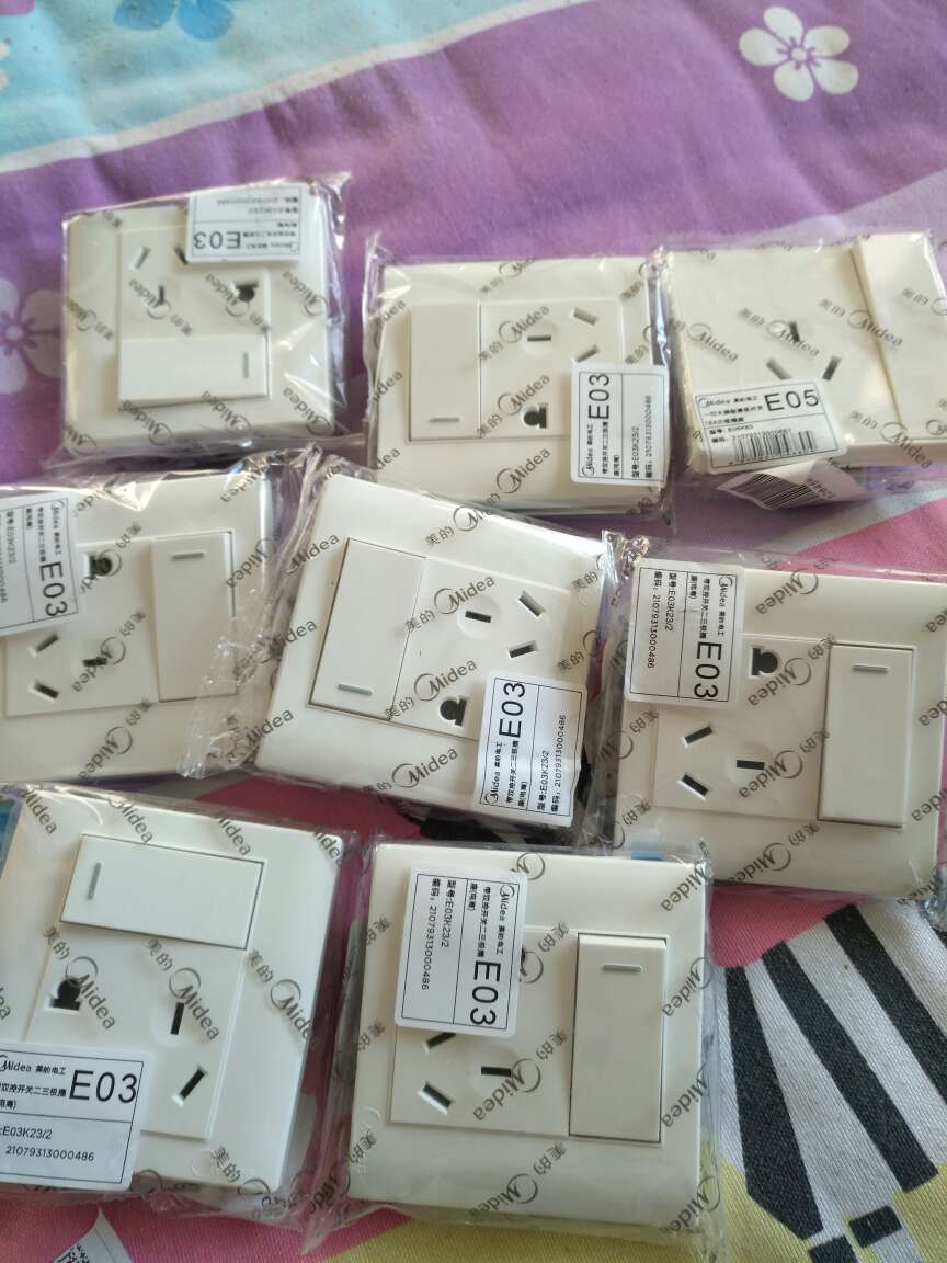 装修囤货中,美的大品牌,值得信赖。只是包装不好,送来的袋子坏了个洞,还好东西都在。