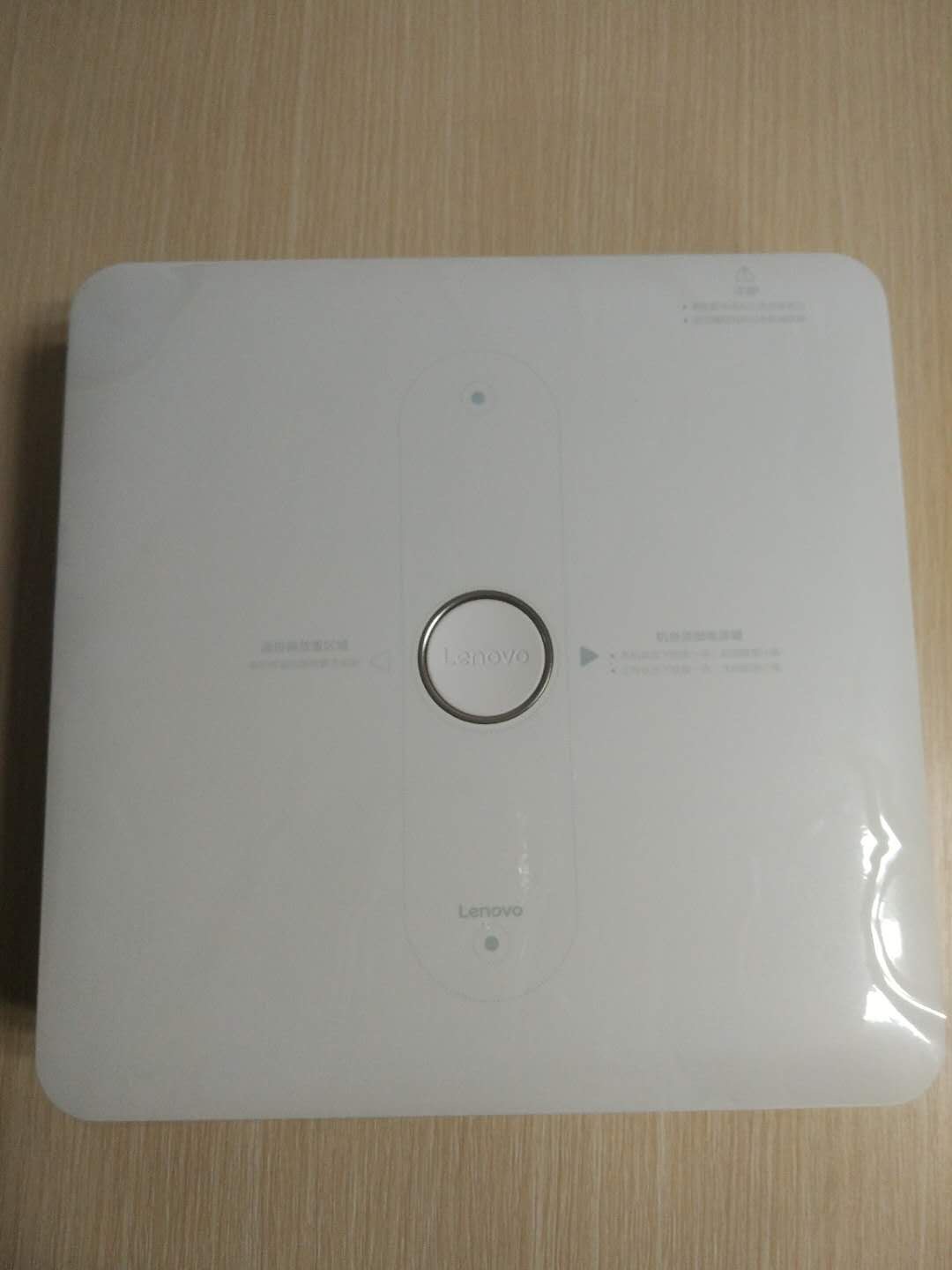 这已经是买的第二个联想投影仪了,之前买的是T1,用着很方便效果也好。这次直接入手买了Pro ,高大上啊。效果一如既往的好,支持!