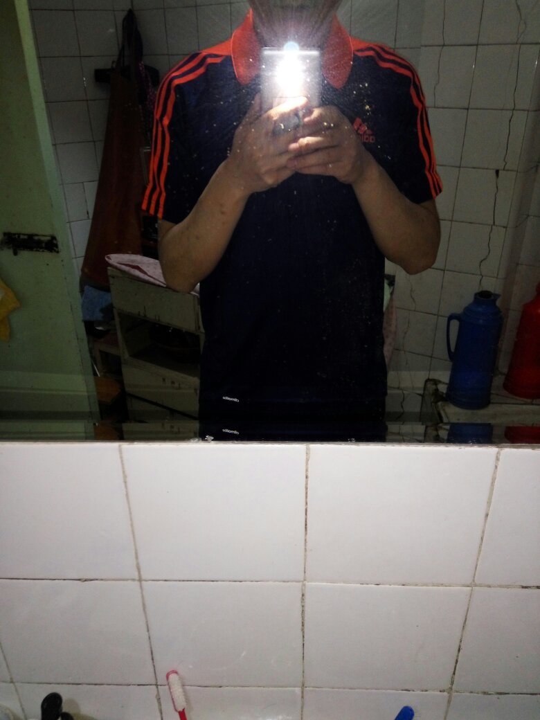 178cm,67kg,L正好,喜欢宽松的可买大一码。运动款,腋下有网眼,透气舒适。