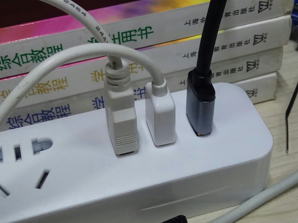 线挺粗,使用了一晚上重电很快。包装精致