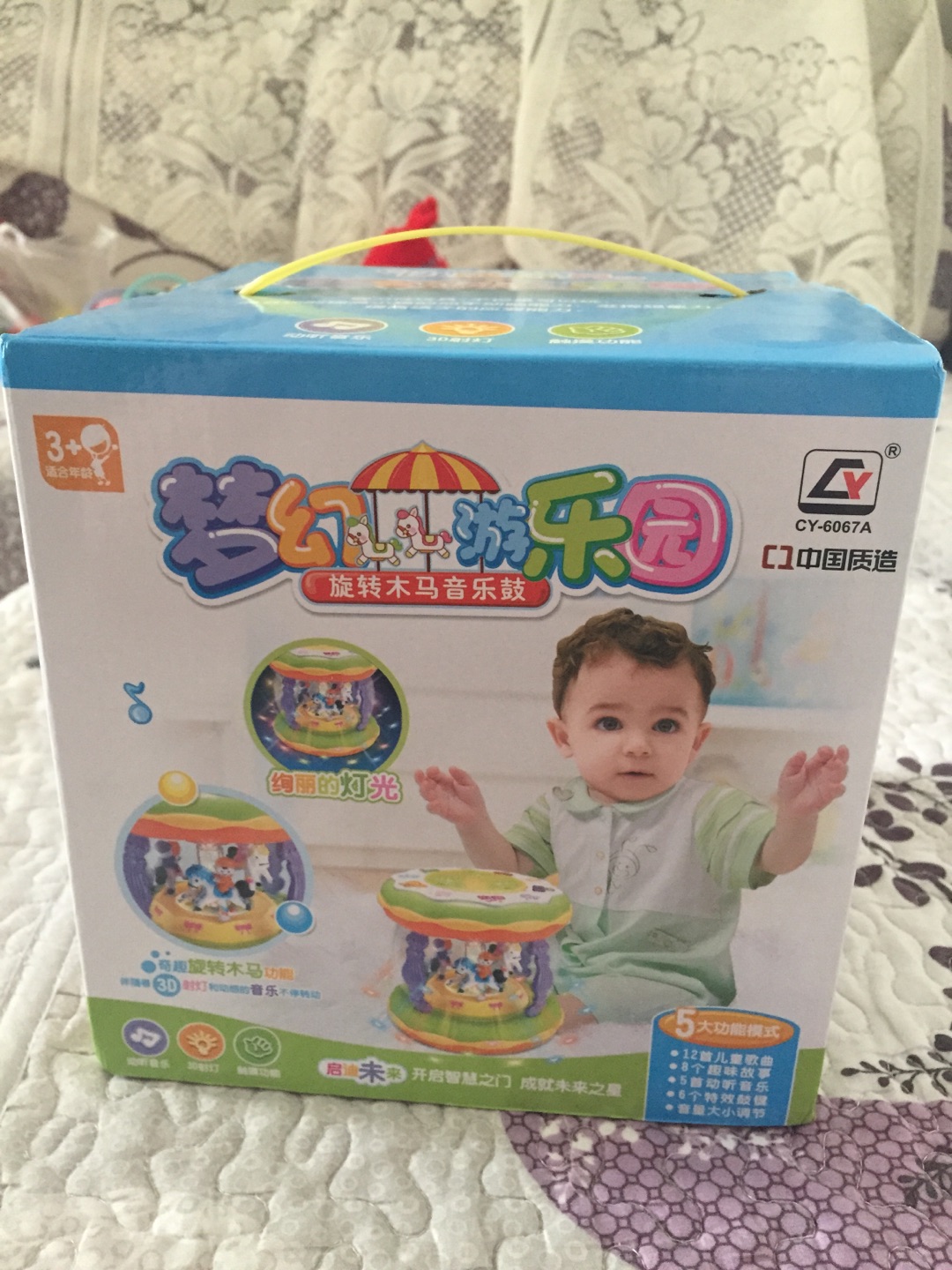 比想象中的小,声音有点大,亮光有点刺眼,还有呜呜声。不值这个价钱。总之没有想象中的好。