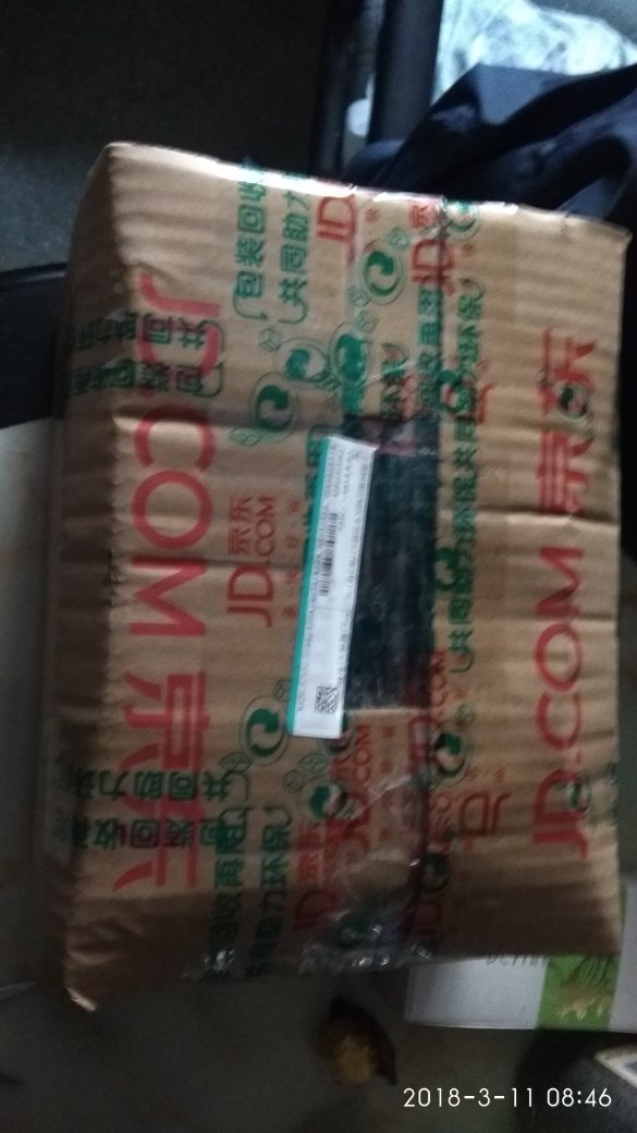大家看看,这样打包,书籍能不被损坏吗?图书打包装箱,能不用气泡膜包装吗?!这个订单的书,价值*元,就这样打包,这就是自营的包装水准!简直是岂有此理!