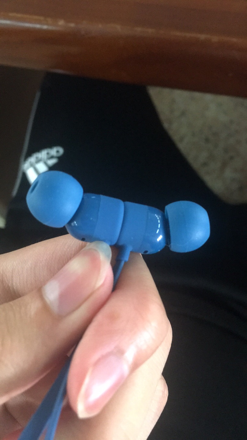 连接手机没有苹果蓝牙耳机连接的快,但是优点是不容易坏,而且隔音不错,以后外出,心疼下我丢掉的airpods