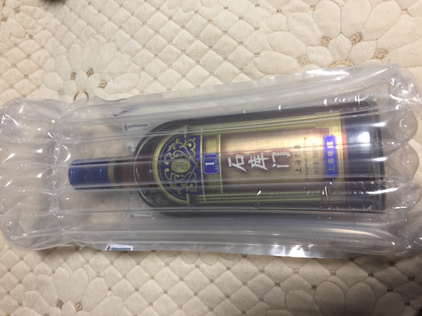 不错的酒。一回家就喝了。家人都说好的好的。价格有点高。