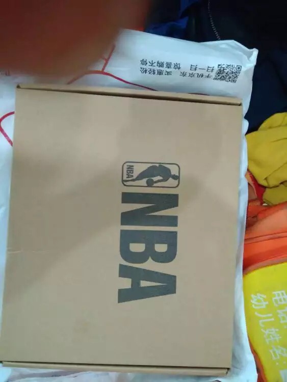 东西很不错,袜子很漂亮,质量待我穿后再评价……