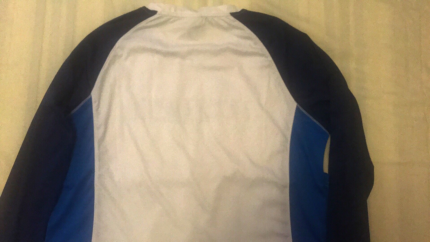 面料特别舒服,质地柔软,速干。儿子身高155体重52,这个尺码合适。