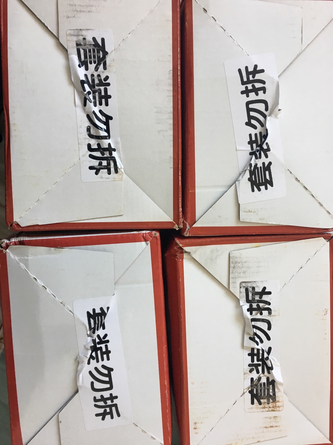 商品本身没有任何问题使用体验很好赠品质量也同样 但是因为物流原因本来是送人的现在只能自用了 关于服务方面不但发货时间延误 东西用塑料袋一装就送来了包装盒受到挤压变形