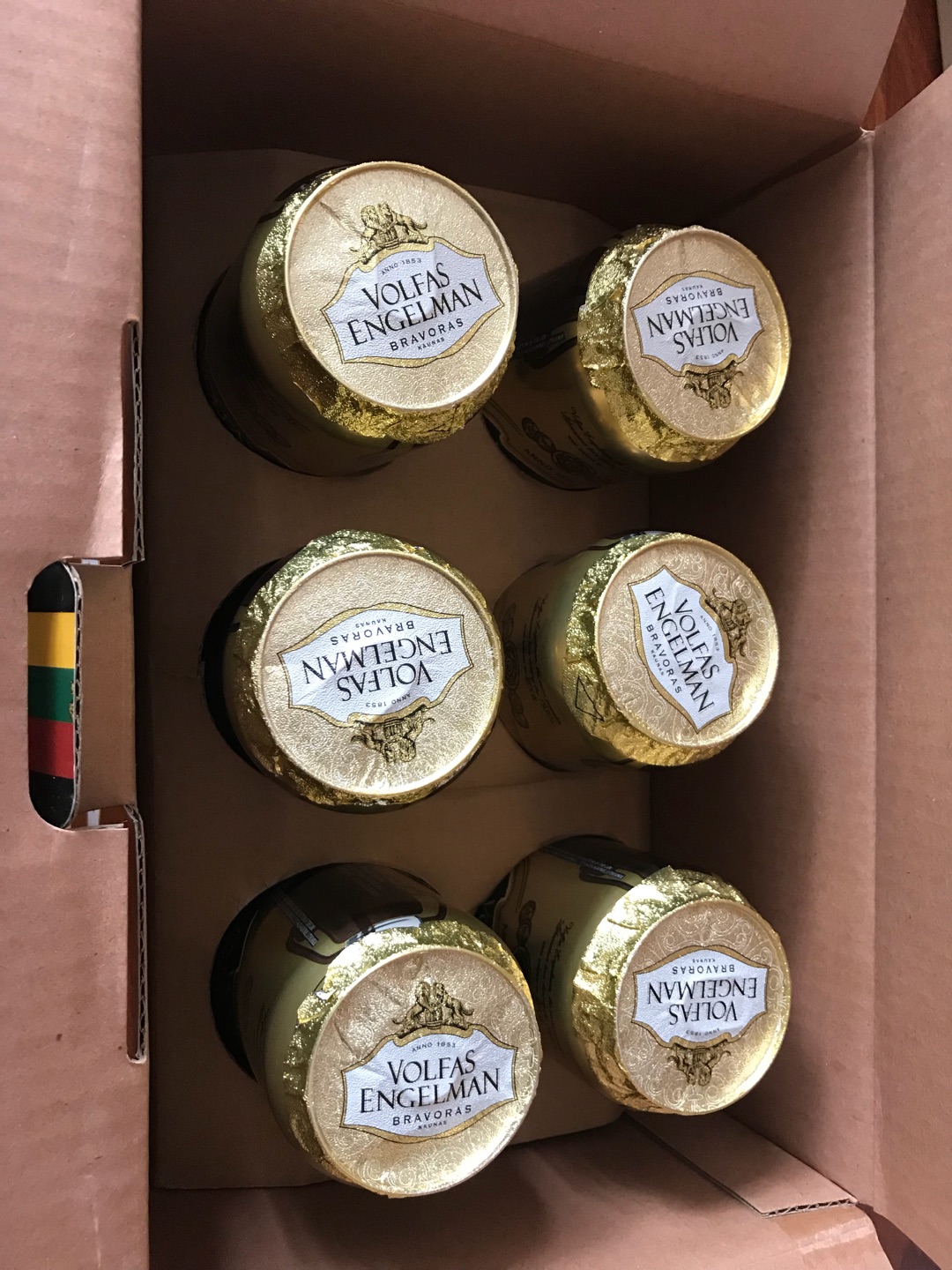 包转很是高大上,第一次喝,先试试,口感比较清淡
