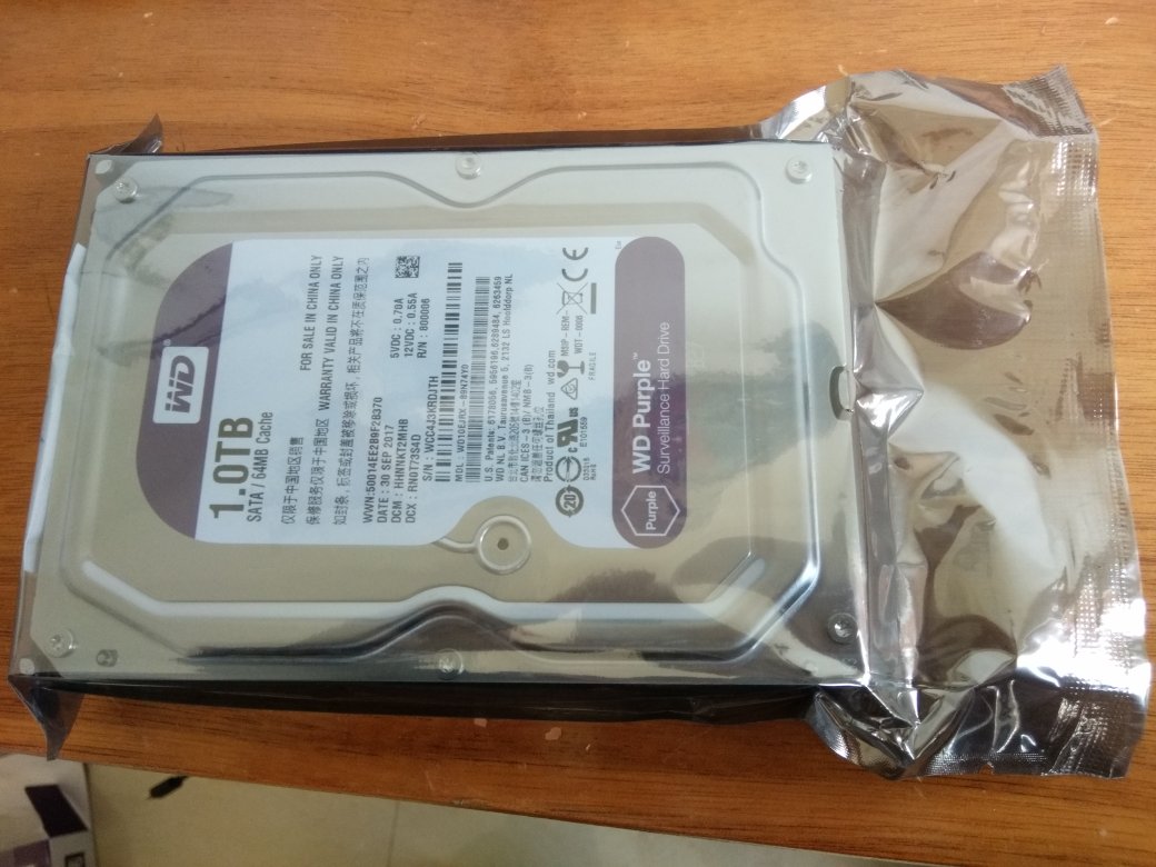 第二次买西数紫盘了,质量扛扛的,监控就得用紫盘,放心、好用。打开包装袋时见纸盒角有损伤生怕被摔坏了,还好没问题,建议用真空管袋包装发货,不怕摔