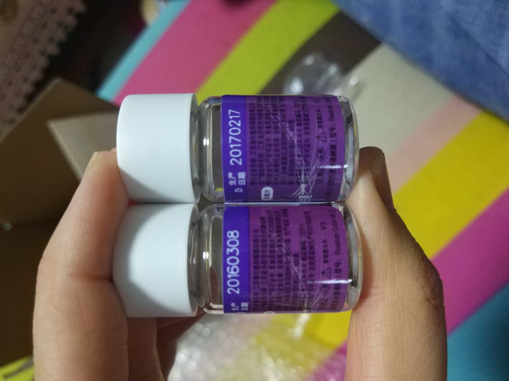 还没有打开,看着颜色还不错。只不过日期太远了点,虽然说保质期五年,可是2016年生产的也未免太长了点。