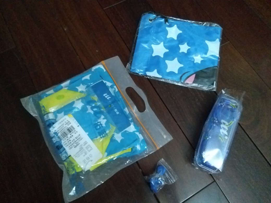 不错,套装图案和颜色都很搭,实物的颜色比网页显示的要深一点。