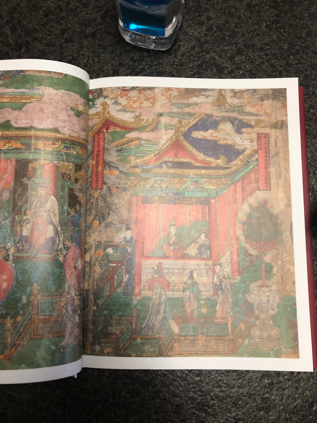 我特别想知道,这本书为什么定价328。都是一些常规性介绍。纸张不错。别的没有啥了。还有如何到达的行车线路。介绍了半天建筑,但是彩图只有壁画。这让我很不理解。半价也不值得。