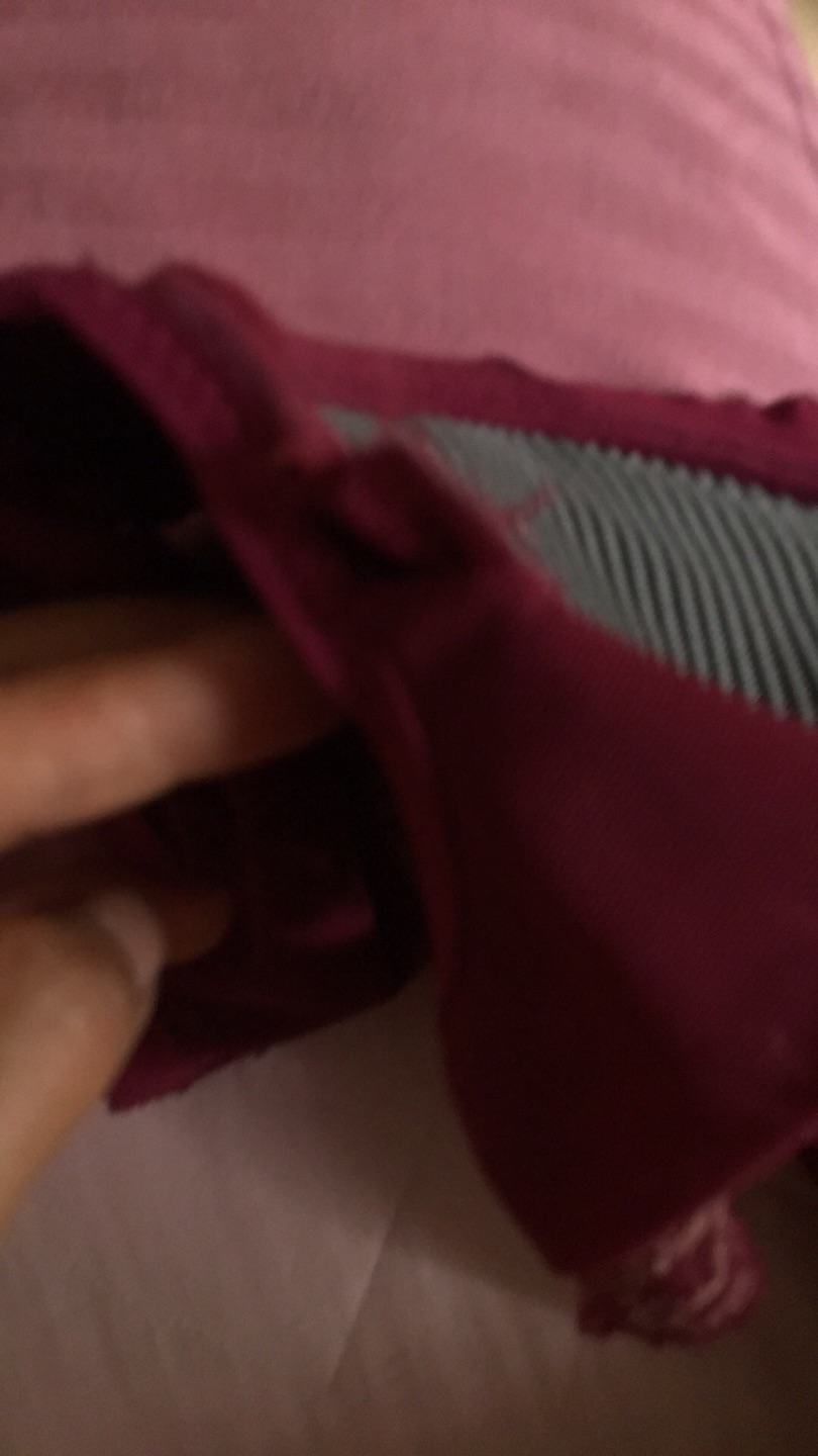 第一次穿上,有几下断线的声音,杯内抠丝,包装发货人不检查一下吗?服了