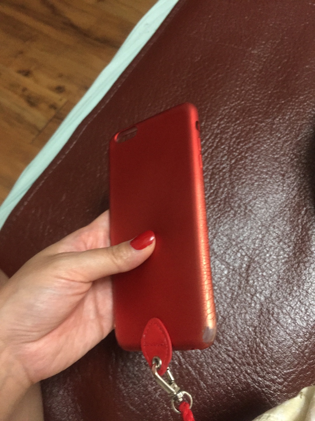 为啥会裂纹和掉皮?我才没用几天啊?