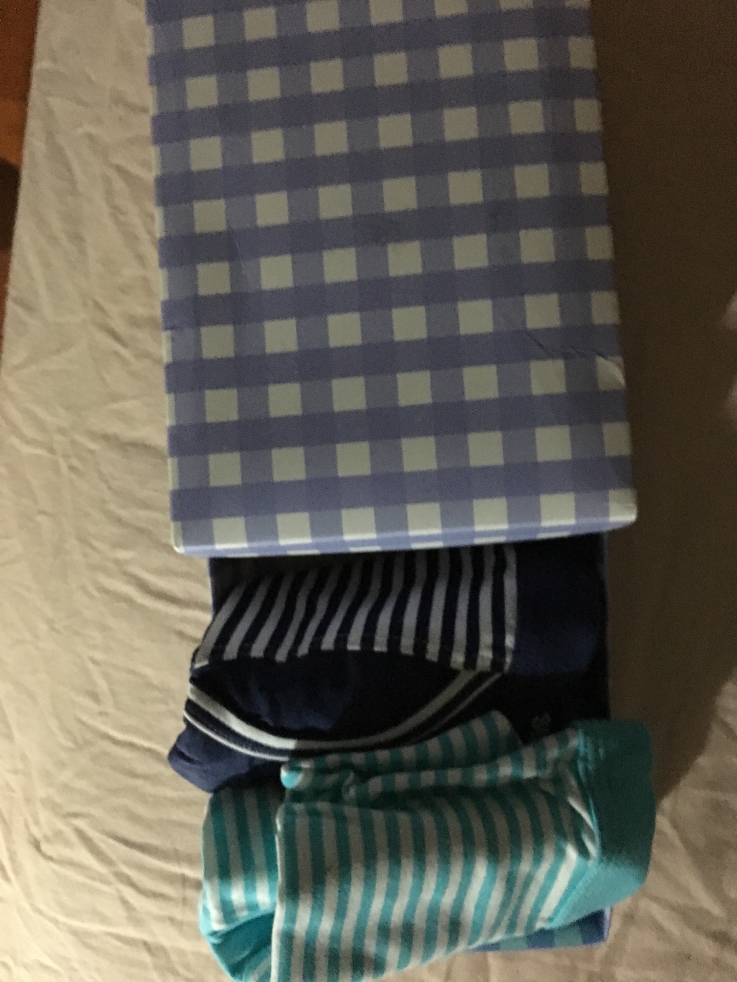 质量不错,颜色是孩子自己挑的,很好看