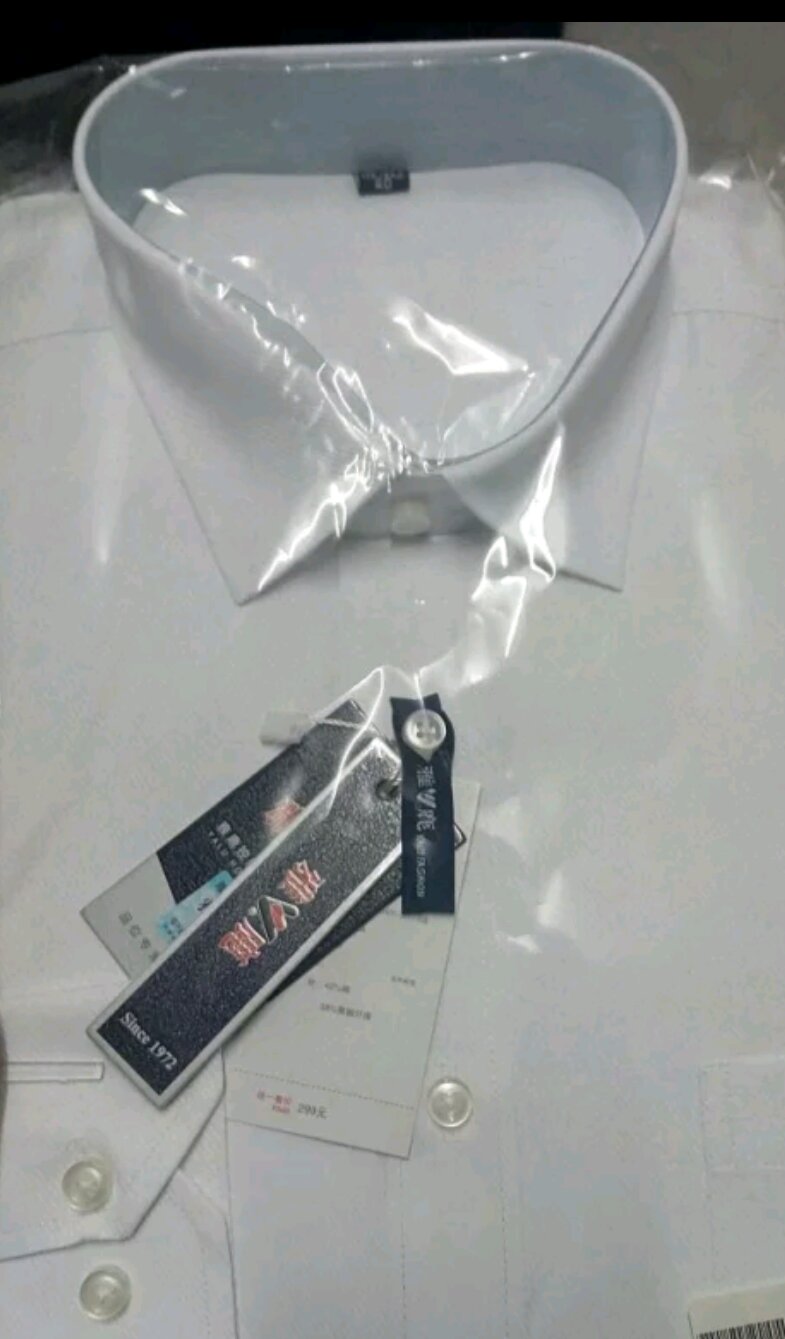 衣服有点偏大,穿着还可以,