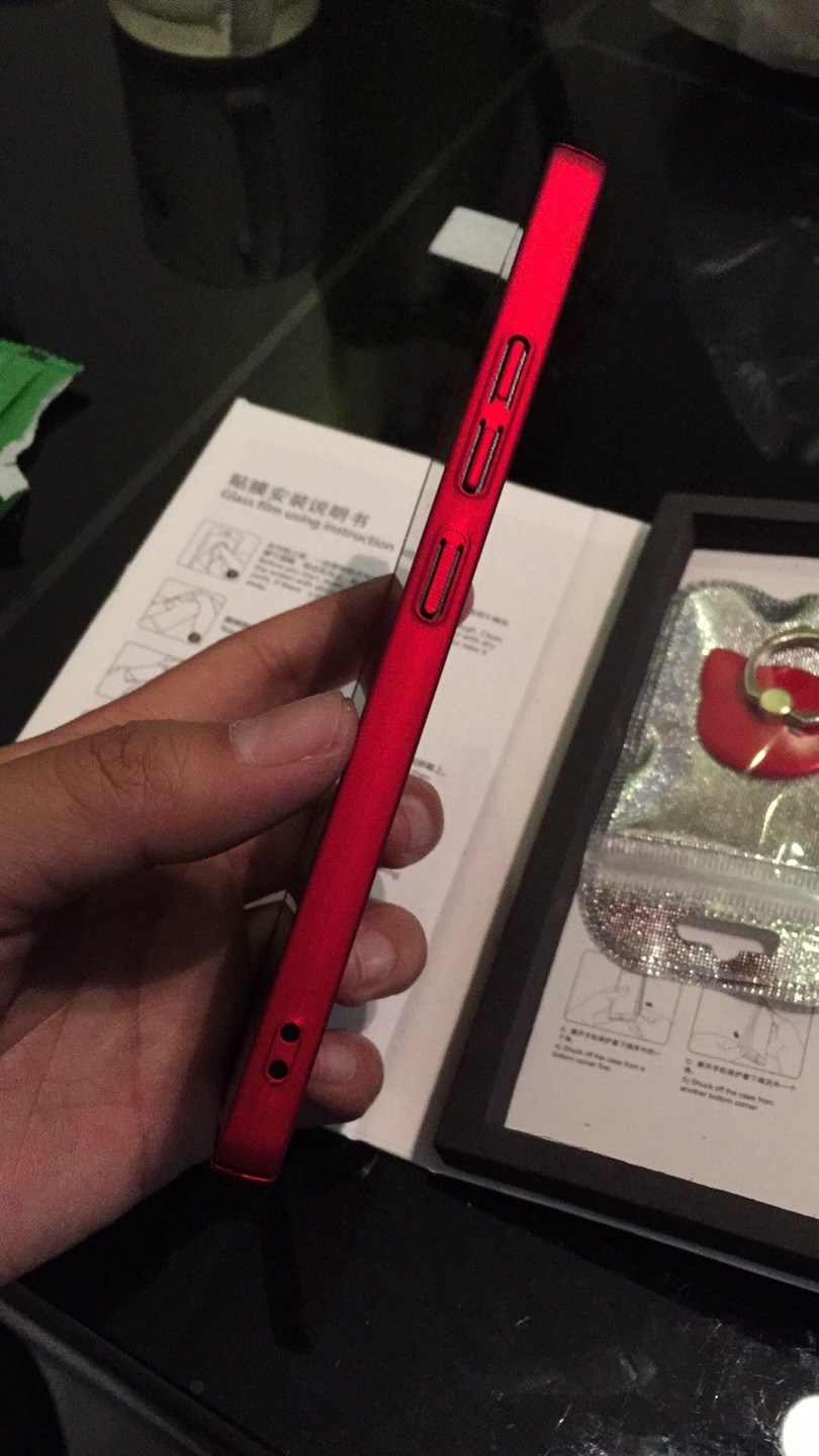 发货速度快,包装大气上档次,手机壳手感细腻,完美匹配。膜也不错,一次贴好。总之一次完美的购物体验。值得购买!