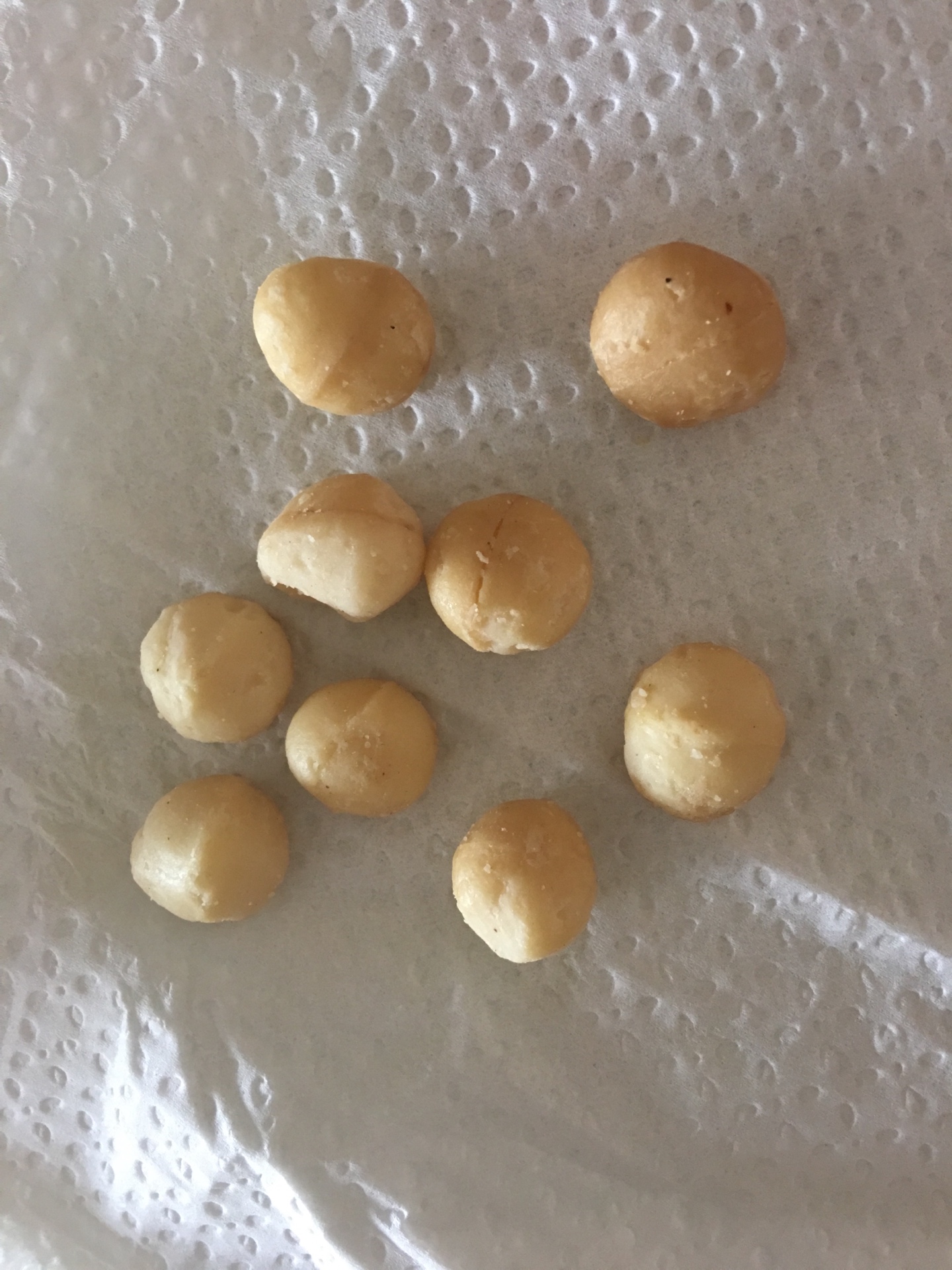 送货快,买过这个牌子的别的产品,感觉还不错。这次又买的这个,口味有点淡,果仁整齐。总体还不错。