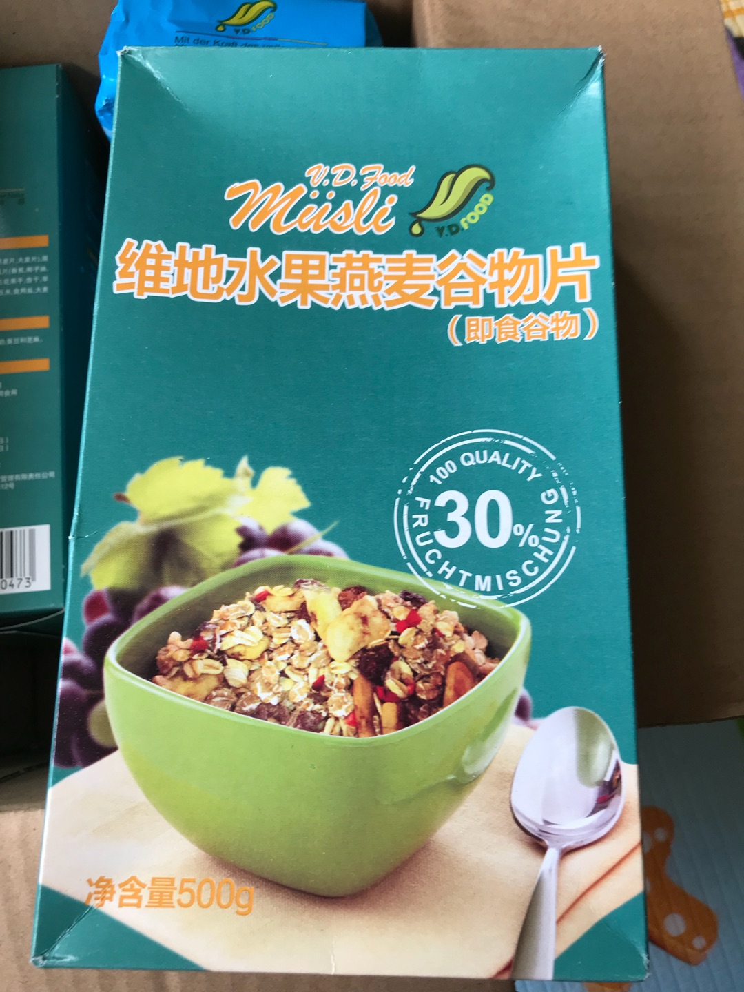 第一次吃水果燕麦片,以前吃的都是纯燕麦片,感觉这个偏硬,不容易糯,而且不会发很多,不太喜欢,饱腹感没有纯燕麦片好