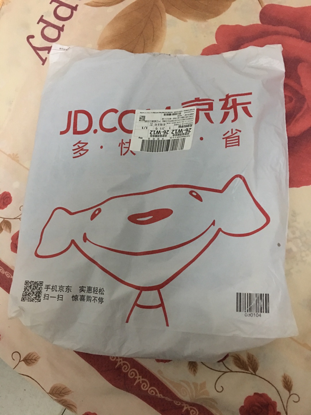 包包很好和图片上没有任何差别,很时尚空间感也很足,快递给力,很满意的一次购物。