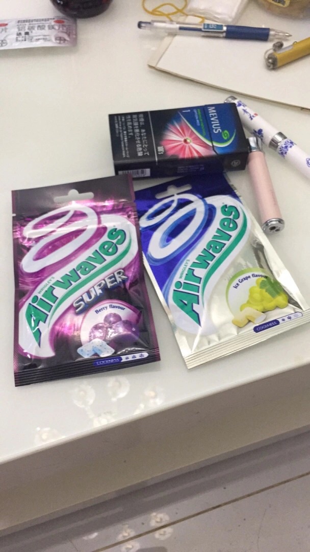 薄荷味道厉害,果味很微,挺好。