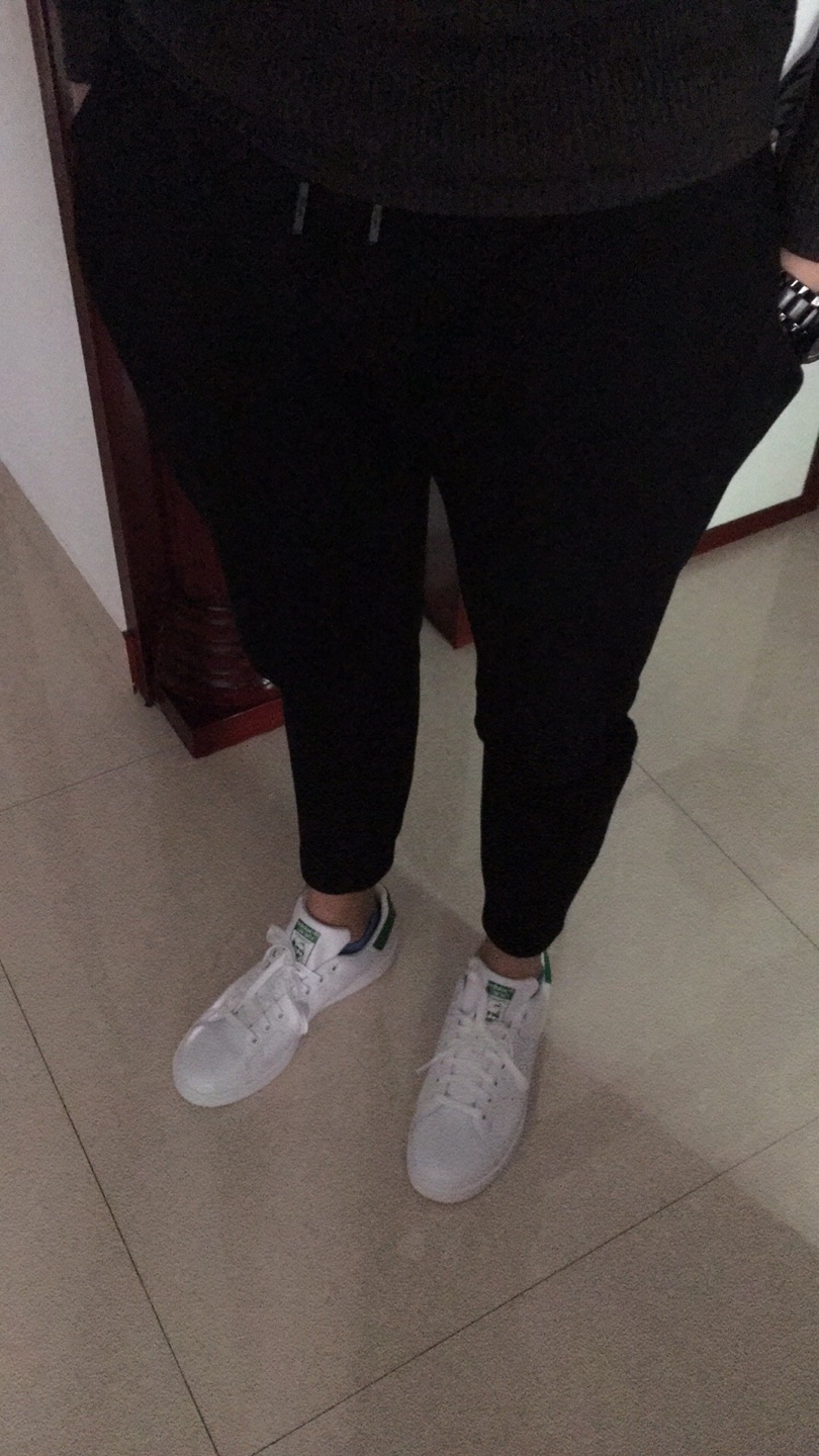 鞋子很好看,质量也很好,是正品。